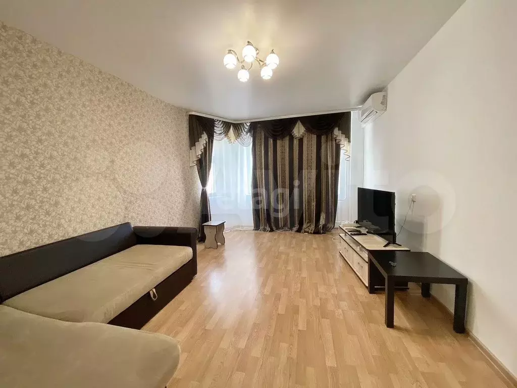 1-к. квартира, 40,3 м, 7/10 эт. - Фото 0