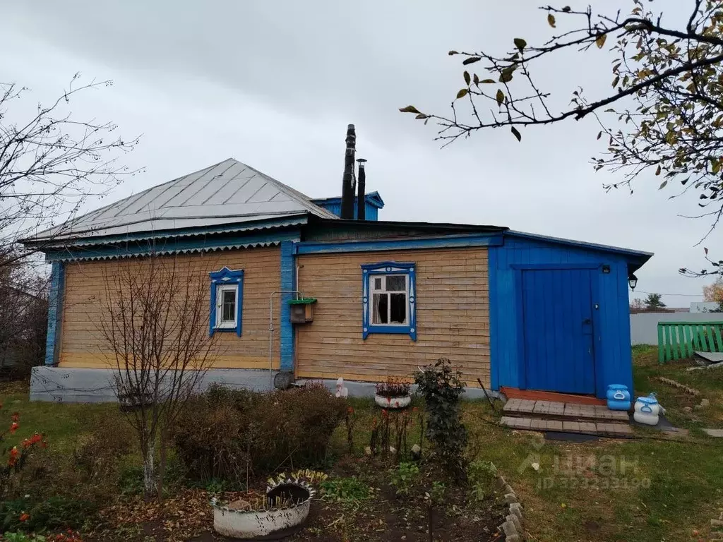 Дом в Башкортостан, Чишминский район, Кара-Якуповский сельсовет, с. ... - Фото 1