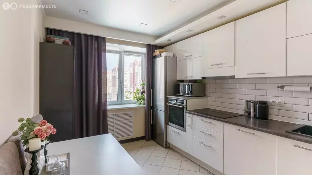 2-комнатная квартира: Тюмень, улица Монтажников, 51 (63.8 м) - Фото 1