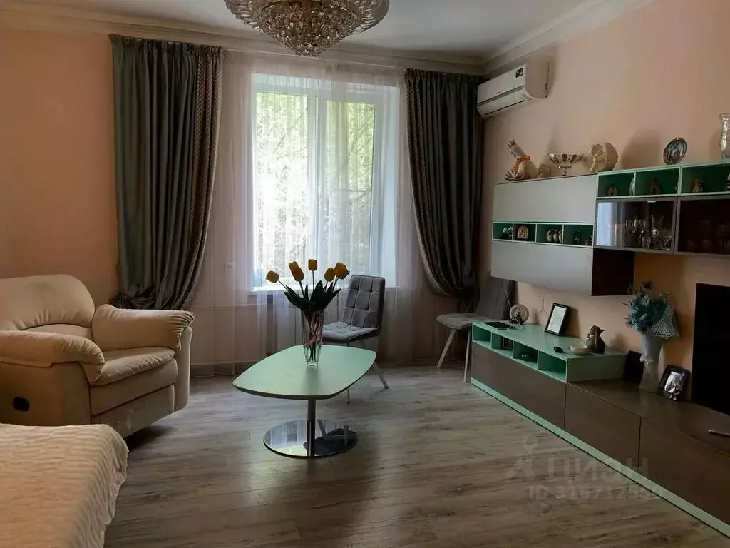 2-к кв. Волгоградская область, Волгоград ул. Пушкина, 14 (75.0 м) - Фото 0
