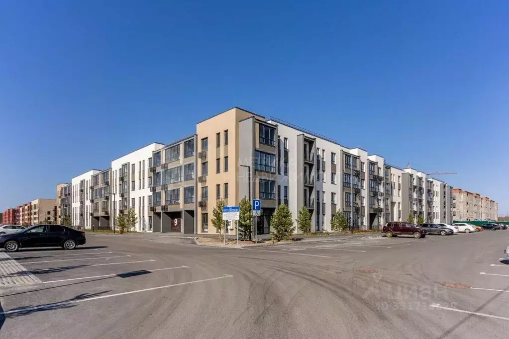 3-к кв. Тюменская область, Тюмень ул. Сергея Свиридова, 11 (62.76 м) - Фото 1