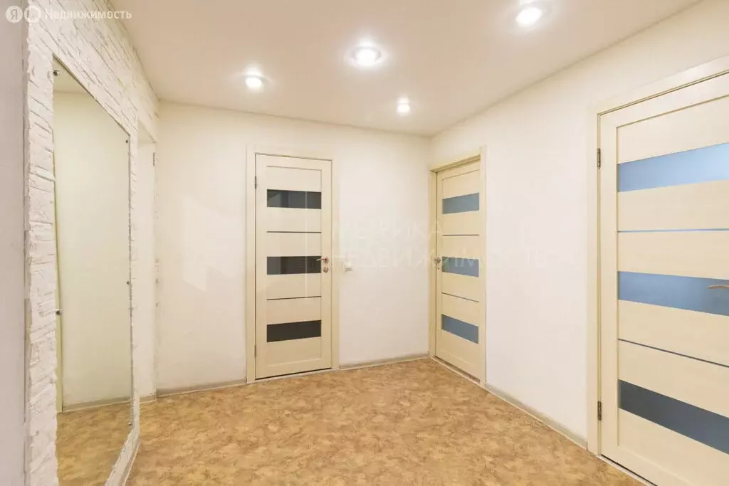 1-комнатная квартира: Тюмень, улица Щербакова, 110 (60.7 м) - Фото 1