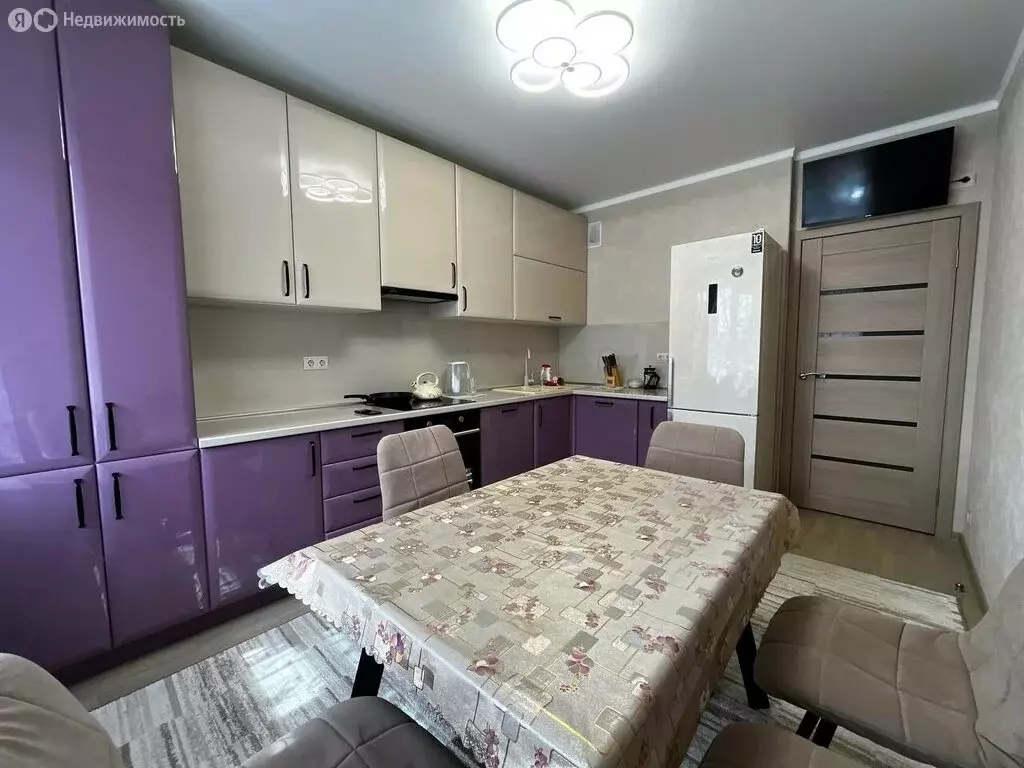 2-комнатная квартира: Астрахань, улица Савушкина, 6И (60 м) - Фото 0