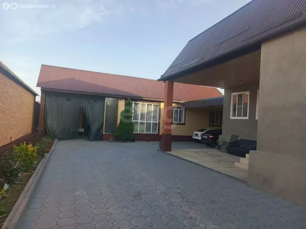 Дом в Республика Ингушетия, Карабулак (250 м) - Фото 2