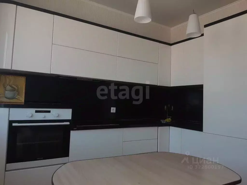 2-к кв. Тюменская область, Тюмень ул. Прокопия Артамонова, 8 (56.8 м) - Фото 1