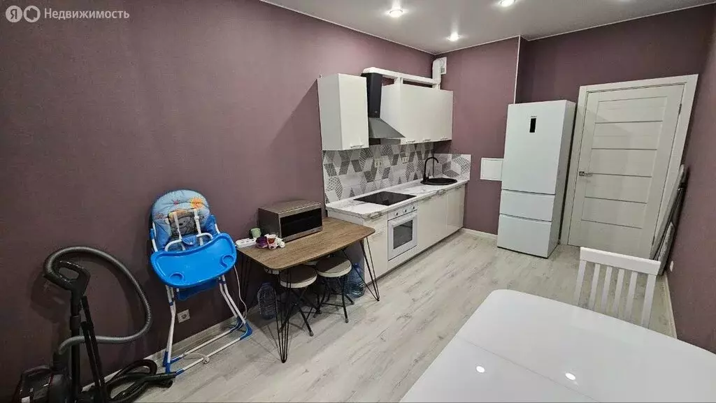 3-комнатная квартира: посёлок городского типа Голубое, Парковый ... - Фото 1