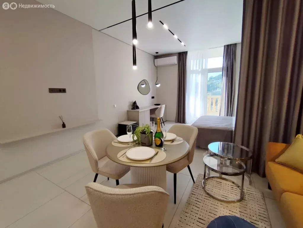 Квартира-студия: Ялта, Московская улица, 15к6 (45.5 м) - Фото 1