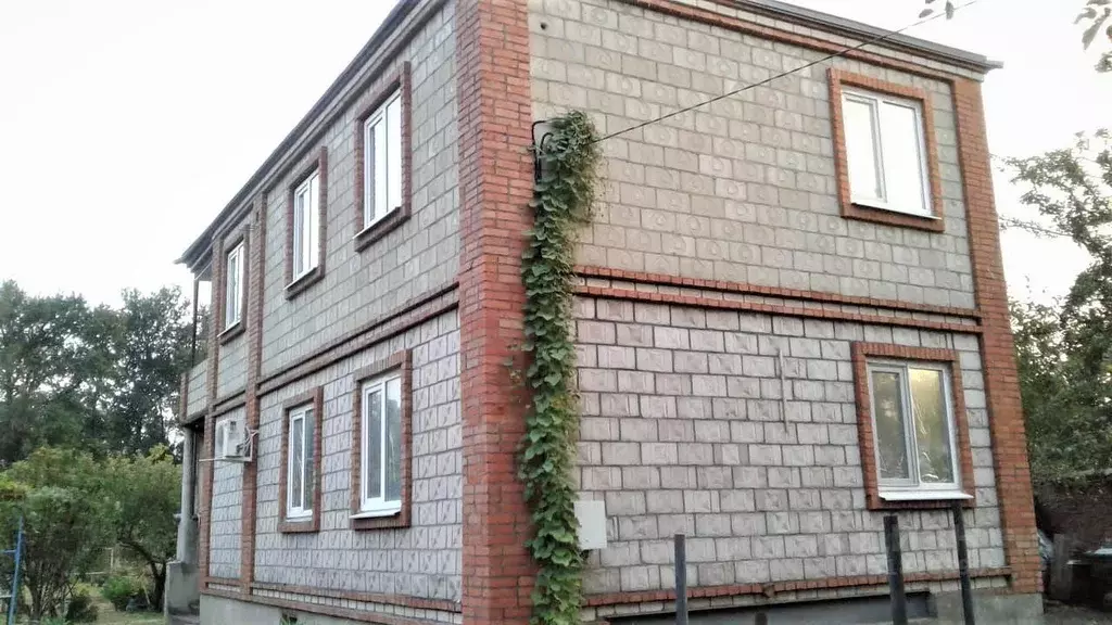 Дом в Краснодарский край, Краснодар пос. Лазурный, ул. Красноармейская ... - Фото 1