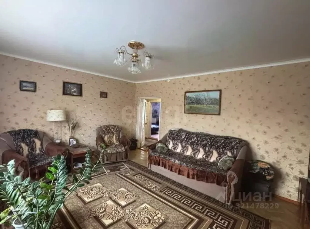 Дом в Саратовская область, Калининск ул. Пугачева, 1 (118 м) - Фото 0