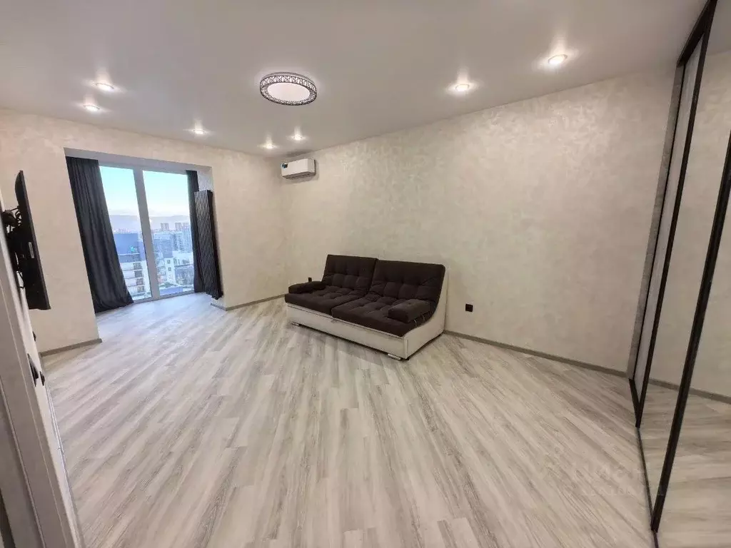 2-к кв. Красноярский край, Красноярск ул. Петра Подзолкова, 8 (60.0 м) - Фото 1