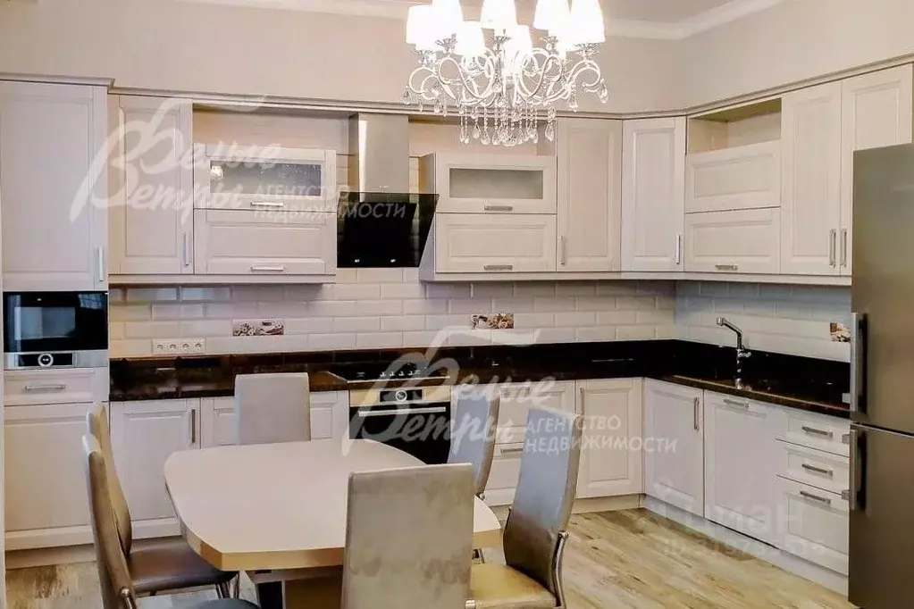 Дом в Москва д. Уварово, 2 (300 м) - Фото 1