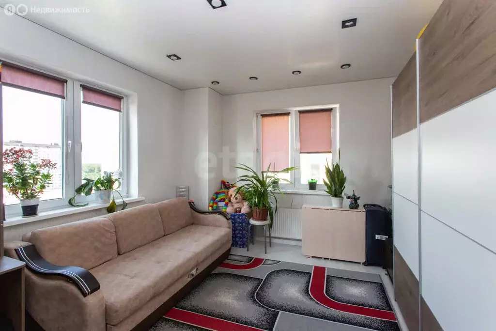 2-комнатная квартира: Тобольск, 15-й микрорайон, 31 (60 м) - Фото 1