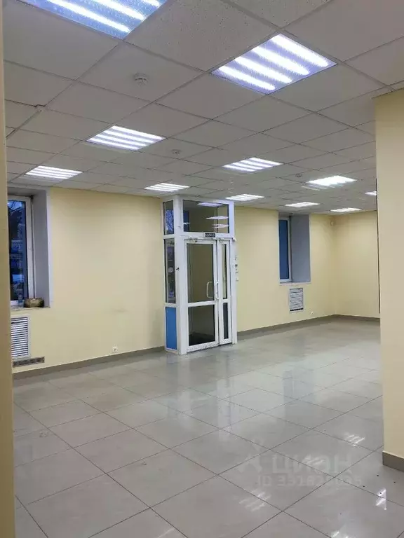 Помещение свободного назначения в Тюменская область, Тюмень ул. ... - Фото 1