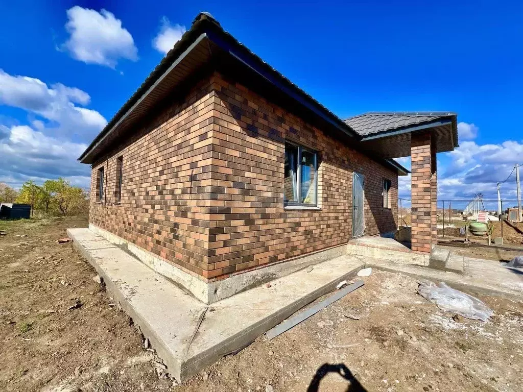 Дом в Оренбургская область, Оренбургский район, с. Благословенка ул. ... - Фото 1