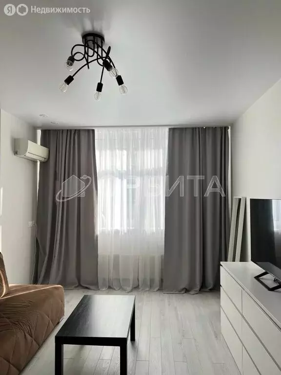 1-комнатная квартира: Тюмень, улица Тимофея Чаркова, 83 (38 м) - Фото 2