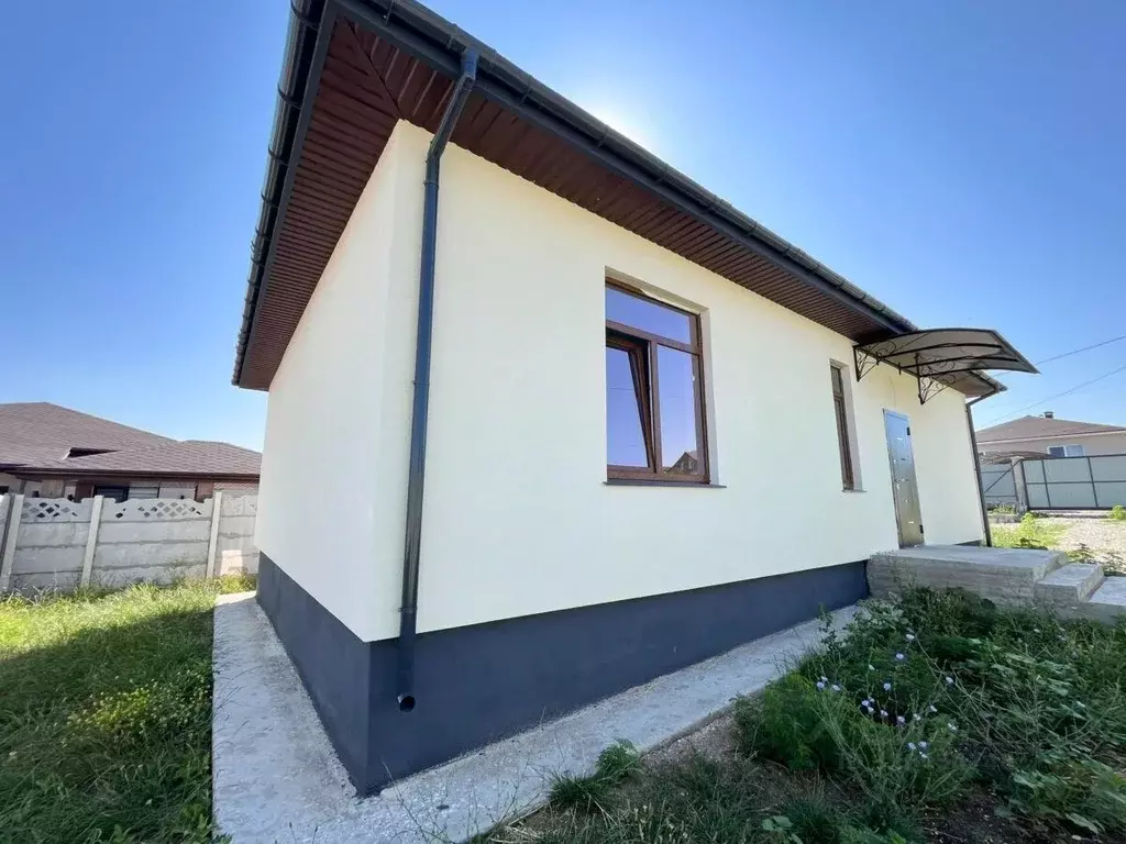 Дом в Крым, Симферопольский район, с. Мирное ул. Ромашковая, 4 (100 м) - Фото 2