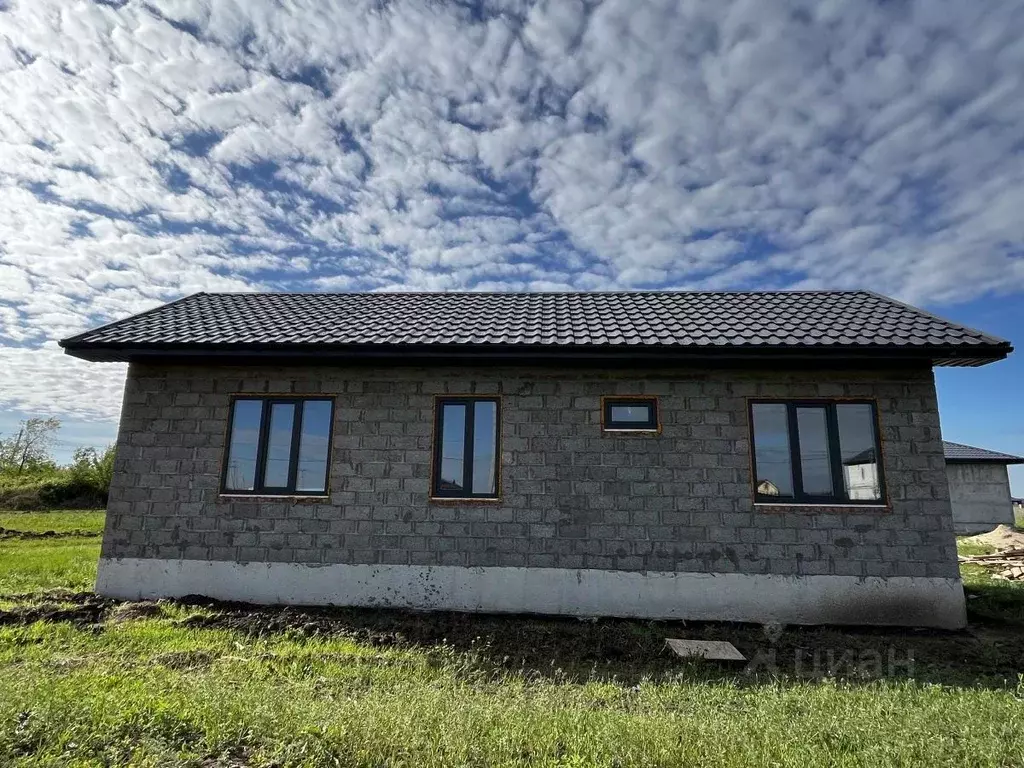 Дом в Саратовская область, Энгельсский район, Новопушкинское ... - Фото 0
