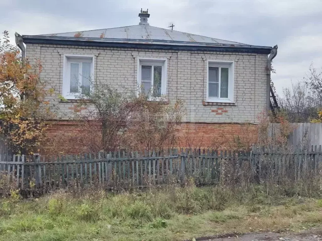 Дом в Белгородская область, Бирюч Красногвардейский район, ул. Карла ... - Фото 1