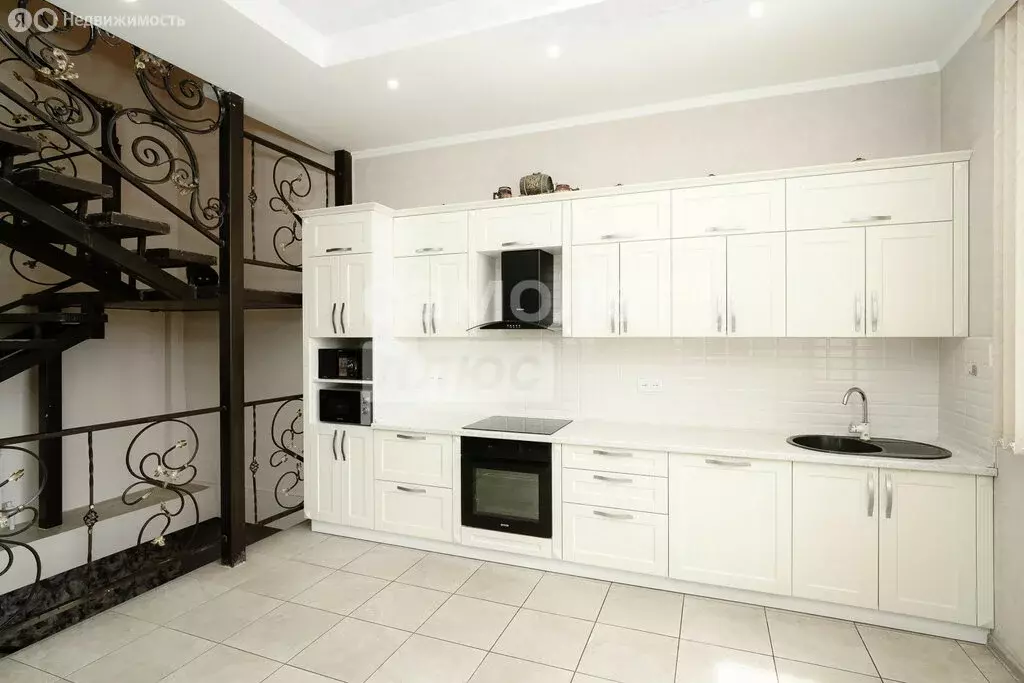 Дом в Омск, 33-я Северная улица, 6 (259.5 м) - Фото 1