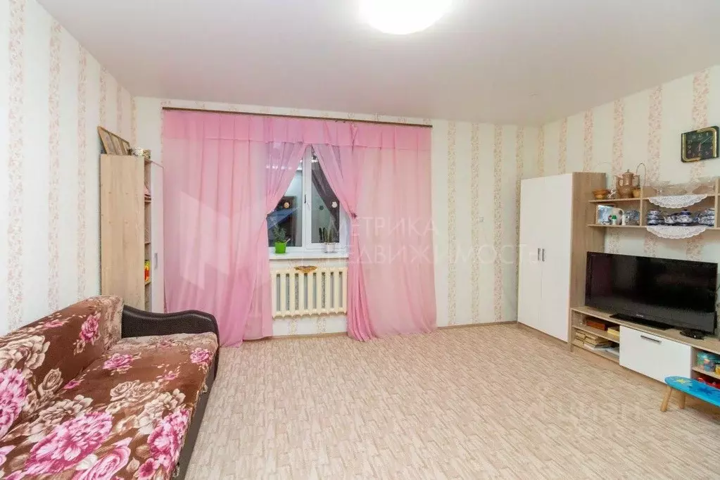 3-к кв. Тюменская область, Тюмень Микрорайон мыс, ул. Макарова, 21 ... - Фото 0