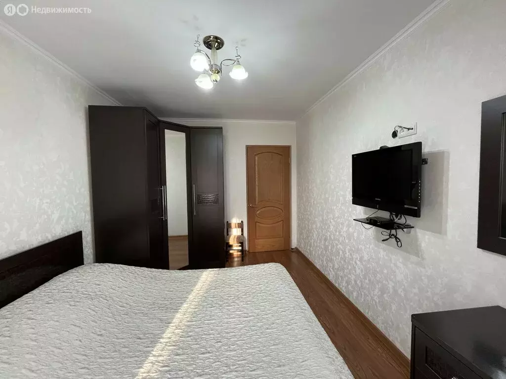 4-комнатная квартира: Владикавказ, улица Братьев Щукиных, 63к3 (97 м) - Фото 0