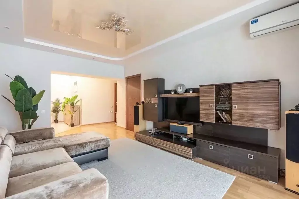 2-к кв. Татарстан, Казань ул. Мидхата Булатова, 5 (72.8 м) - Фото 1