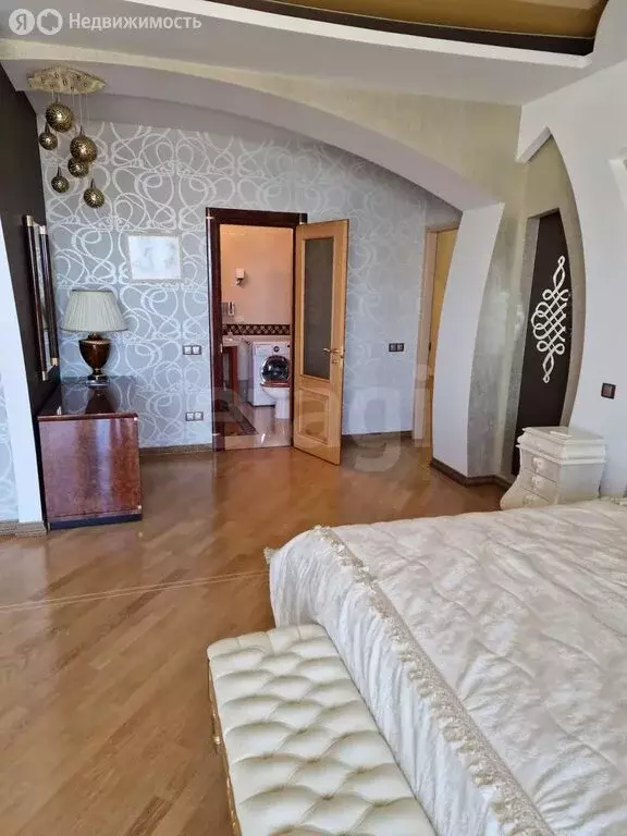 3-комнатная квартира: Ялта, улица Володарского, 9 (145 м) - Фото 1
