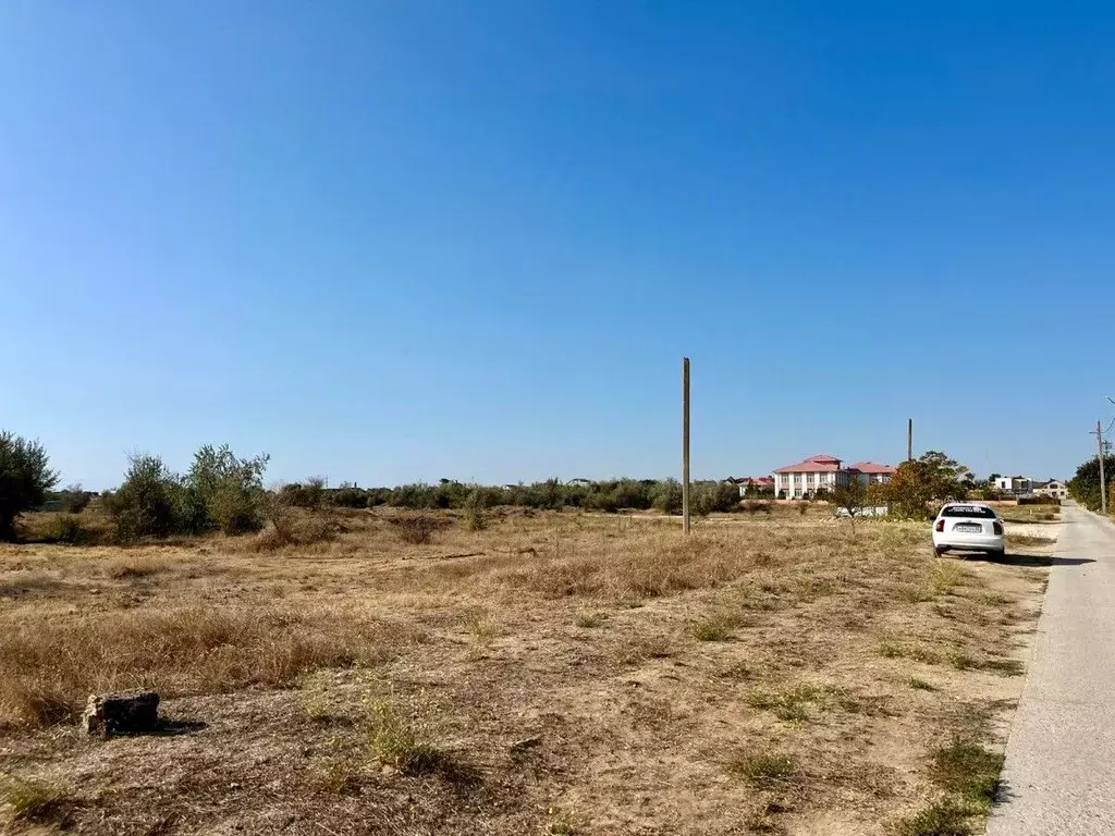 Участок в Крым, Евпатория городской округ, Заозерное пгт ул. Чкалова, ... - Фото 1