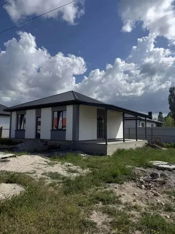 Дом в Крым, Симферопольский район, с. Доброе ул. Богатая, 8 (130 м) - Фото 1