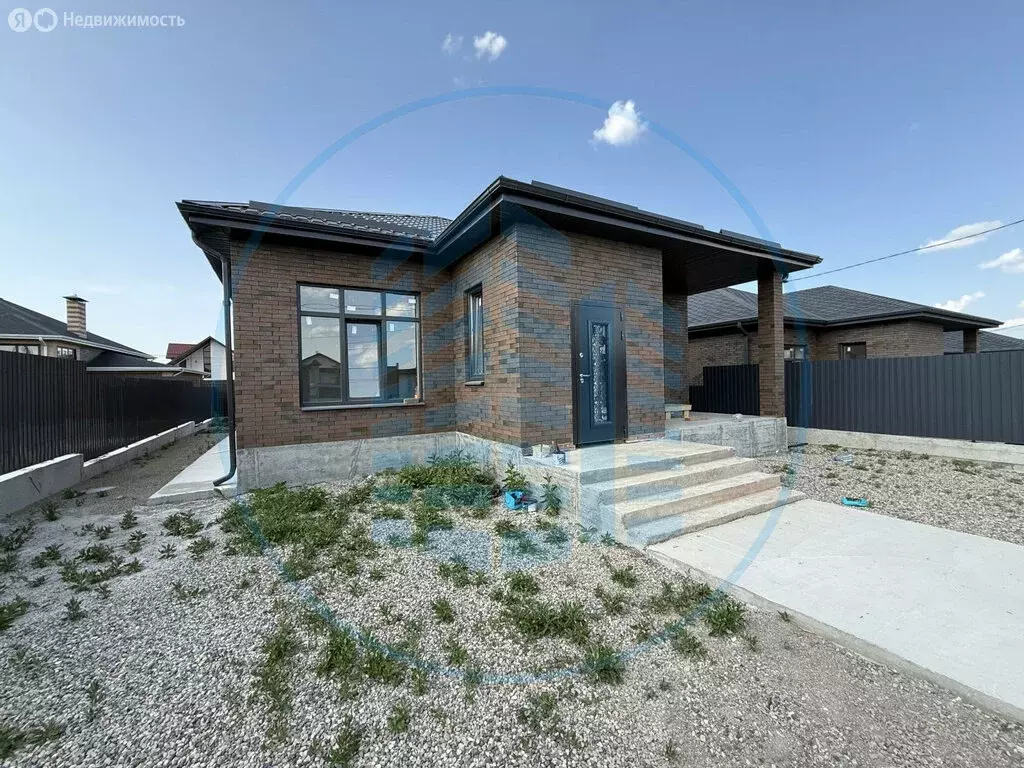 Дом в Ессентукская, улица имени Александра Ищенко (150 м) - Фото 1