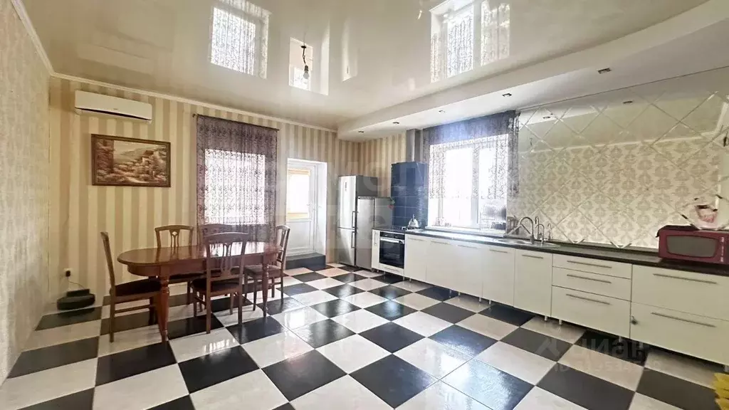 Дом в Оренбургская область, Оренбург городской округ, пос. ... - Фото 1