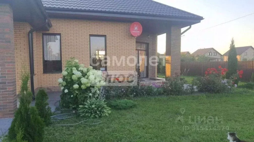 Дом в Белгородская область, Старооскольский городской округ, с. ... - Фото 1