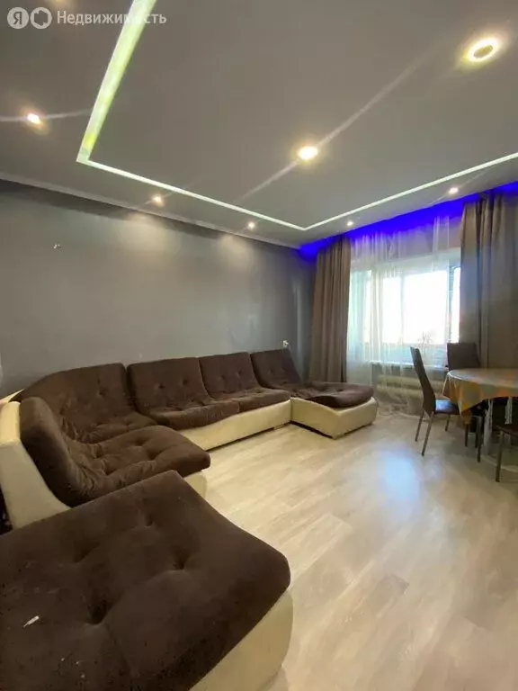 3-комнатная квартира: Кызыл, Бай-Хаакская улица, 8 (68 м) - Фото 0