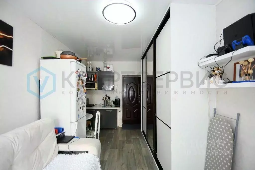 Комната Омская область, Омск просп. Карла Маркса, 34а (14.8 м) - Фото 0