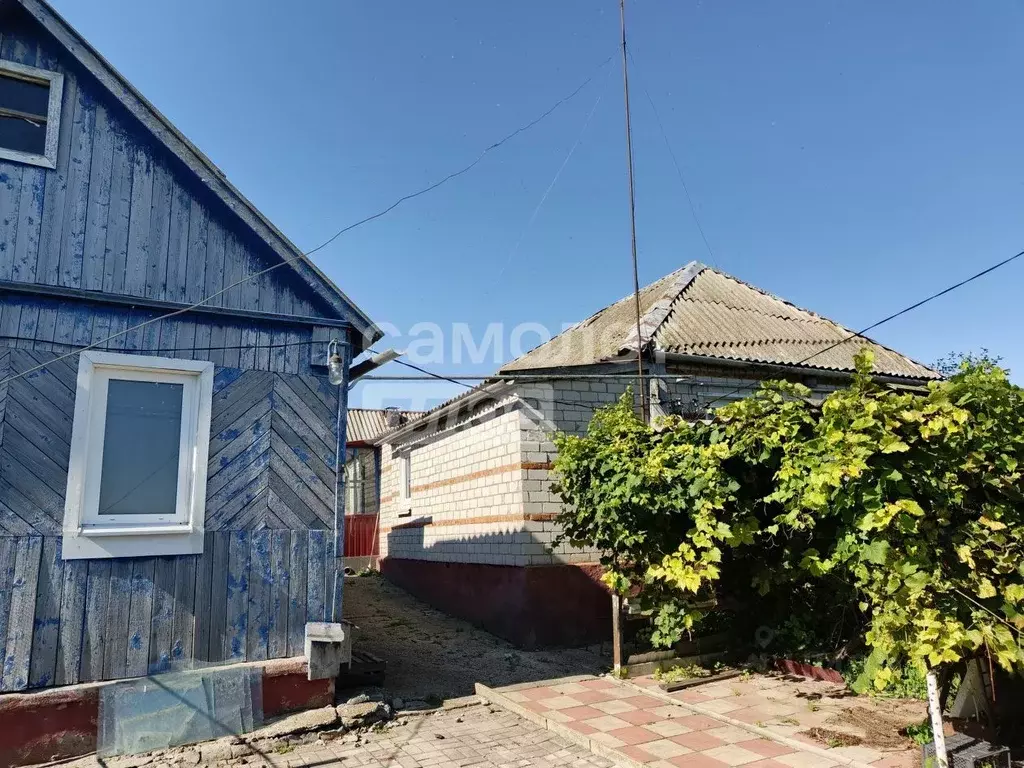 Дом в Курская область, Курский район, Лебяженский сельсовет, д. 1-е ... - Фото 1