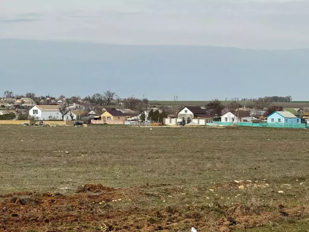 Участок в Крым, Сакский район, Штормовское с/пос, с. Приветное  (9.3 ... - Фото 1