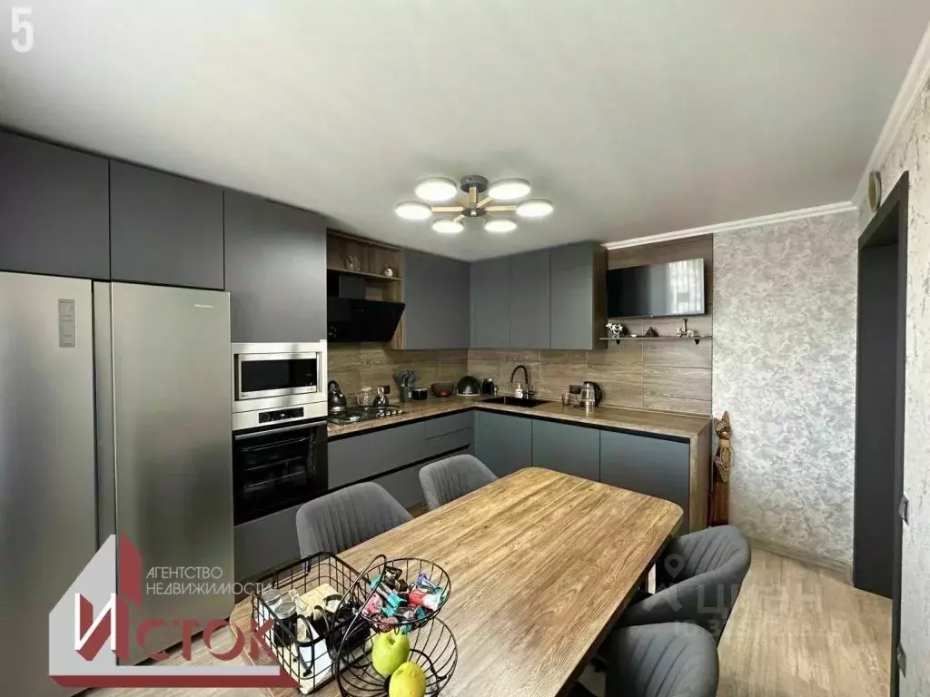 2-к кв. Саратовская область, Саратов ул. Усть-Курдюмская, 1 (72.8 м) - Фото 2