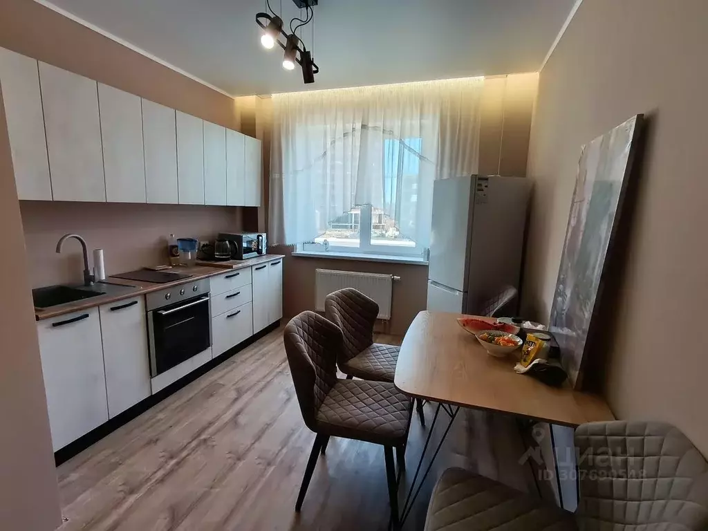 2-к кв. Хакасия, Абакан ул. Кирова, 212А (62.0 м) - Фото 0