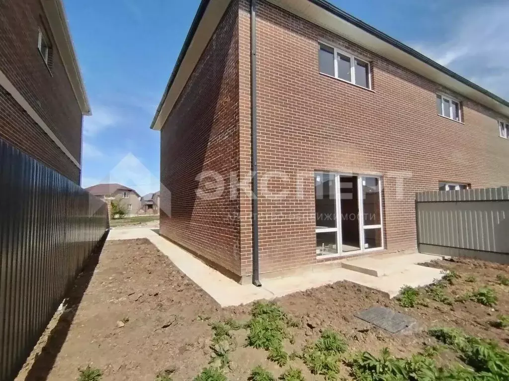 Таунхаус в Краснодарский край, Динской район, Новотитаровская ст-ца ... - Фото 2