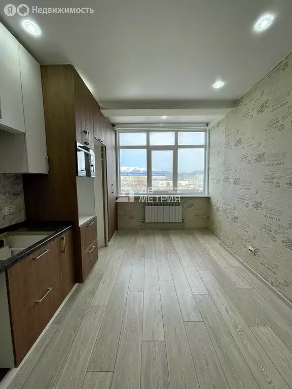 3-комнатная квартира: Южно-Сахалинск, Байкальская улица, 1 (74.8 м) - Фото 1