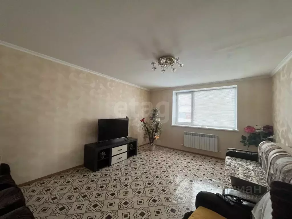 Дом в Саратовская область, Красноармейск ул. 20 лет Победы, 84 (92 м) - Фото 1