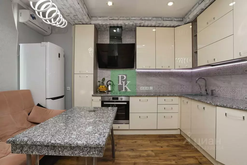 2-к кв. Севастополь ул. Руднева, 30 (64.6 м) - Фото 1