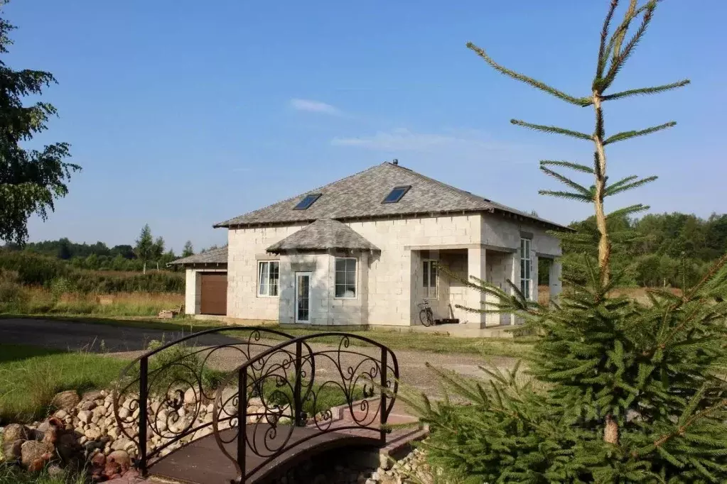 Дом в Смоленская область, Ярцевский муниципальный округ, д. Семеново ... - Фото 1