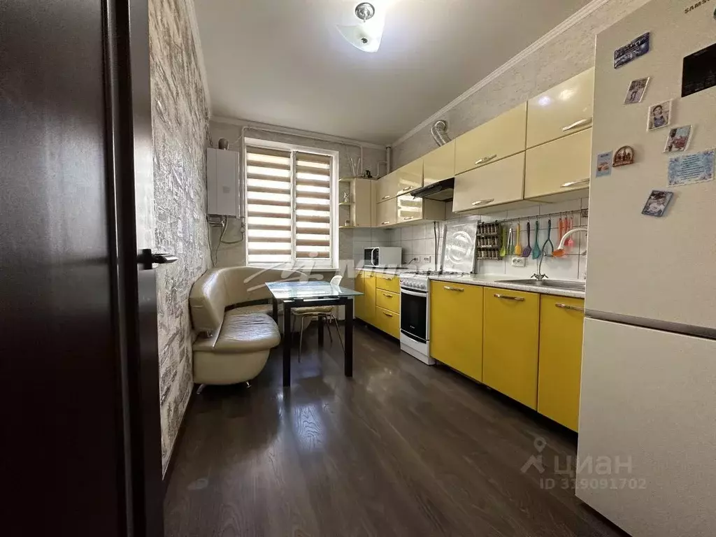 2-к кв. Крым, Симферополь ул. Камская, 27 (63.8 м) - Фото 1