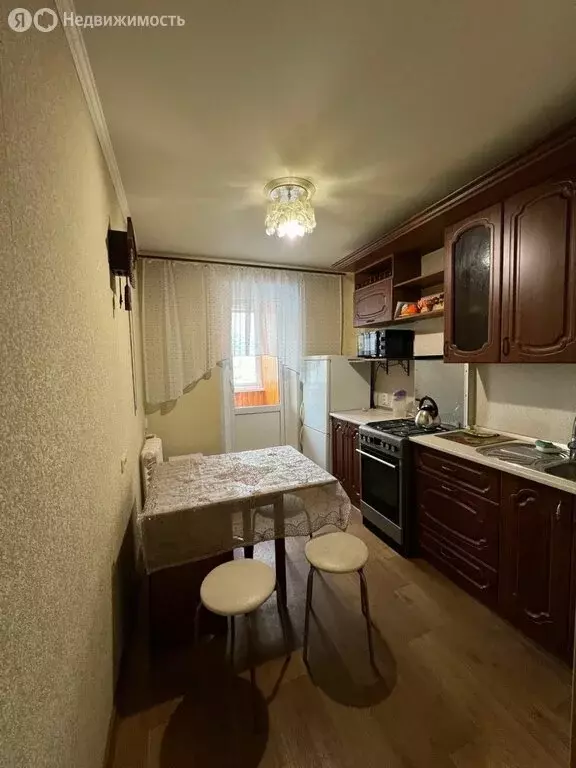 3-комнатная квартира: Нижнекамск, улица Бызова, 18 (59.5 м) - Фото 1