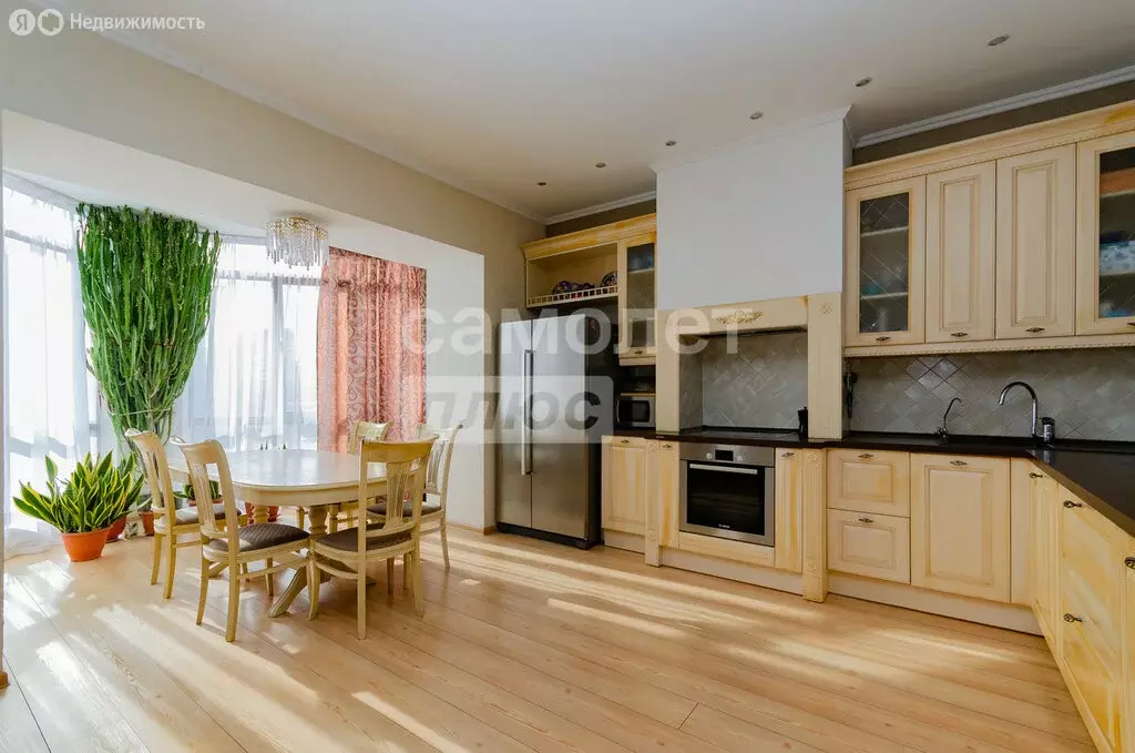 2-комнатная квартира: Челябинск, улица Братьев Кашириных, 54 (102.4 м) - Фото 0