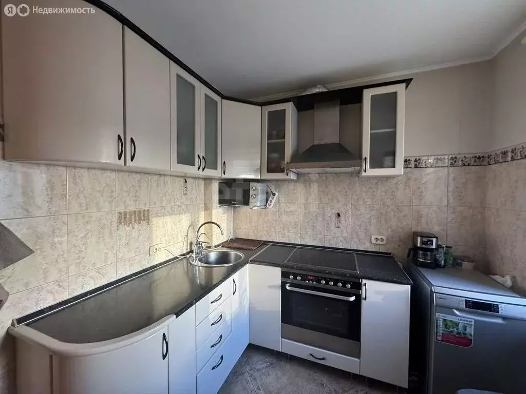 3-комнатная квартира: Барнаул, Лазурная улица, 24 (63.8 м) - Фото 1