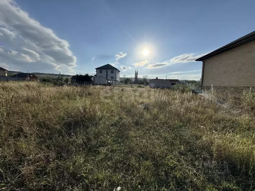 Участок в Карачаево-Черкесия, Прикубанский район, Дружбинское ... - Фото 0