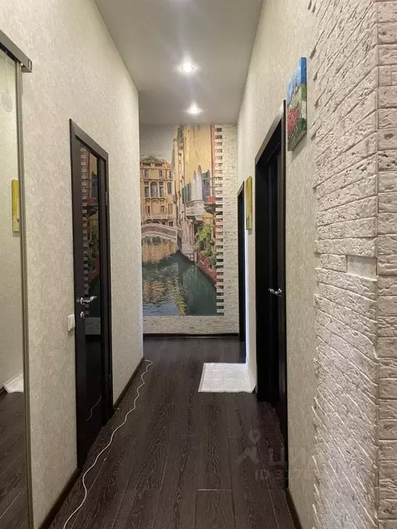 3-к кв. Омская область, Омск Октябрьская ул., 35 (83.7 м) - Фото 0