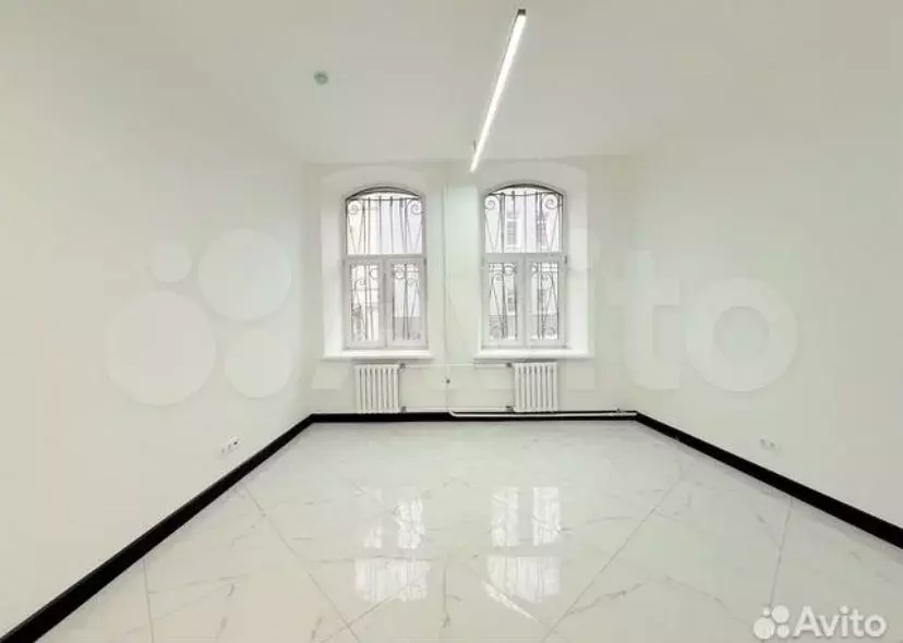 Продаю ПСН у метро Трубная с окном на 1 этаже - Фото 0